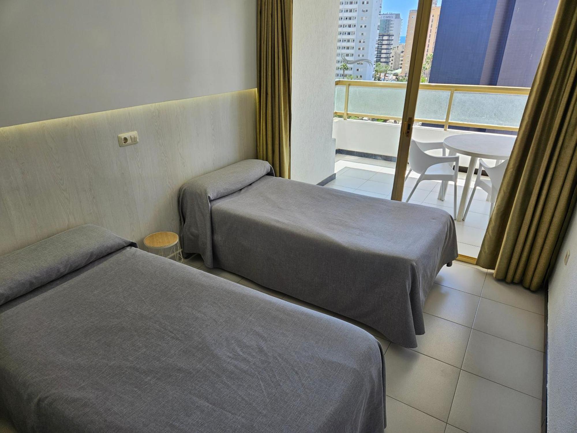 Apartamentos Maria Victoria Benidorm Bagian luar foto